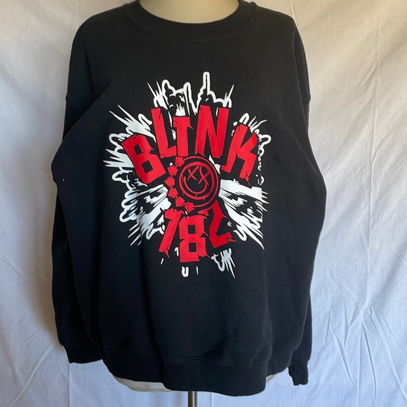 Tops - Blink 182 sweat shirt